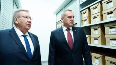 Посещение музея и лаборатории в Сургутском районе 5 Руслан Кухарук осмотрел новые экспонаты музея «Барсова Гора»