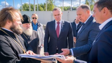 Кухарук осмотрел строительство мемориального храма-часовни в Ханты-Мансийске
