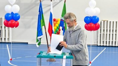 В свой день рождения Александр Захаров из Горноправдинска стал первым проголосовавшим в поселке 3 В свой день рождения Александр Захаров из Горноправдинска стал первым проголосовавшим в поселке