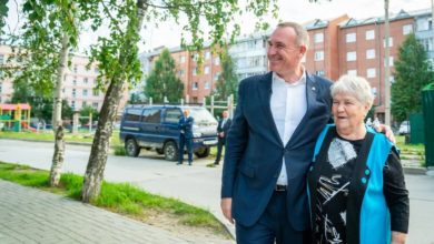 Губернатор Югры поздравил старшее поколение с Международным днём пожилых людей
