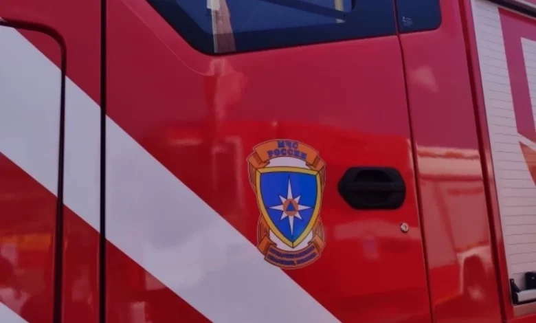 Пожарные спасли людей из горящего дома в Когалыме 1 В Когалыме пожарные спасли из горящего дачного дома двух человек