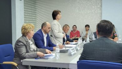 Наталья Стребкова обсудила актуальные вопросы с участниками СВО и ветеранами в Сургуте 2 Наталья Стребкова ответила на вопросы бойцов СВО и ветеранов на приеме в Сургуте