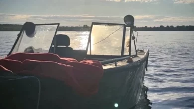 Спасатели Лангепаса вытащили пьяного рыбака из частично затопленной лодки 2 Спасатели Лангепаса вытащили пьяного рыбака из частично затопленной лодки