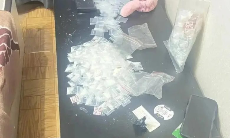 В Нефтеюганске задержали 19-летнюю курьершу с более чем килограммом наркотиков 1 В Нефтеюганске задержали 19-летнюю курьершу с более чем килограммом наркотиков