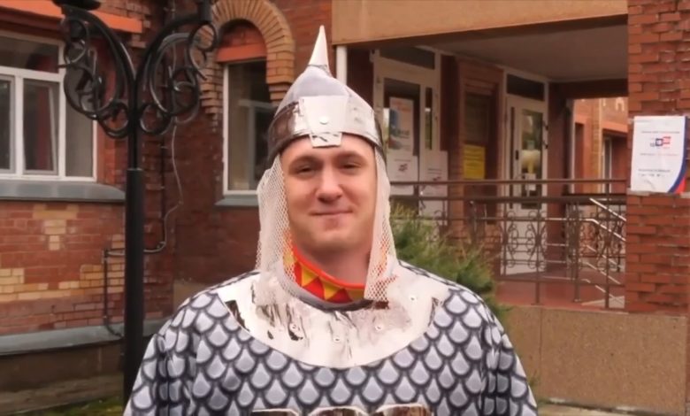 В Сургутском районе сказочный герой Алёша Попович посетил избирательный участок 1 В Сургутском районе сказочный герой Алёша Попович посетил избирательный участок