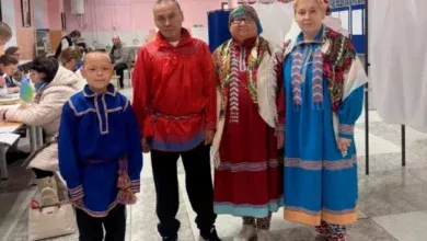 Жители Югры в национальных костюмах пришли на участки для голосования 7 Жители Югры в национальных костюмах пришли на участки для голосования
