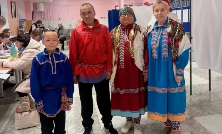 Жители Югры в национальных костюмах пришли на участки для голосования