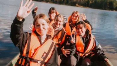 В Югре студенты на стойбище делали браслеты из кожи оленя и пробовали рога 4 В Югре студенты на стойбище делали браслеты из кожи оленя и пробовали рога